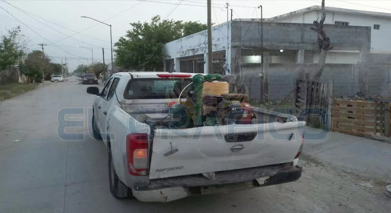 Refuerzan fumigación contra mosquitos por colonias