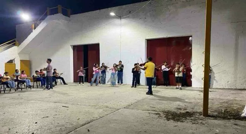 Arranca con nuevos instrumentos el Semillero de Música Huasteca en González