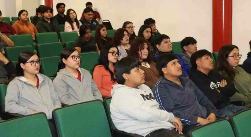 Impulsa UPRR permanencia escolar con becas para 85 estudiantes