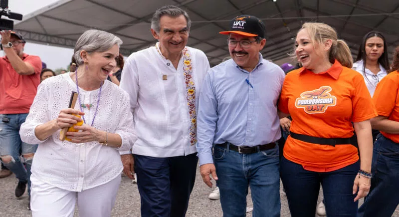 Rodeado de niños alegres, el gobernador Américo y el rector Dámaso Anaya disfrutaron de las amenidades de la UAT en el DIFzania 2026