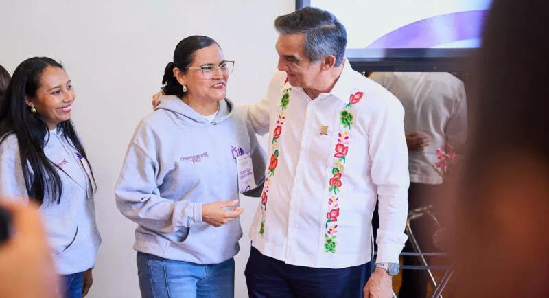 Dialogan Américo y María de Villarreal con habitantes de los polígonos de atención de Lazos del Bienestar