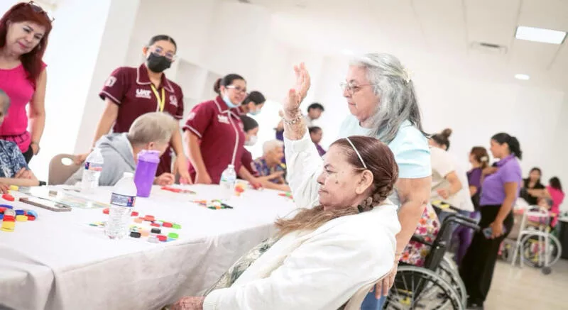 Fortalece INJUVE vínculos intergeneracionales en la Casa Hogar del Adulto Mayor en coordinación con el Sistema DIF Estatal