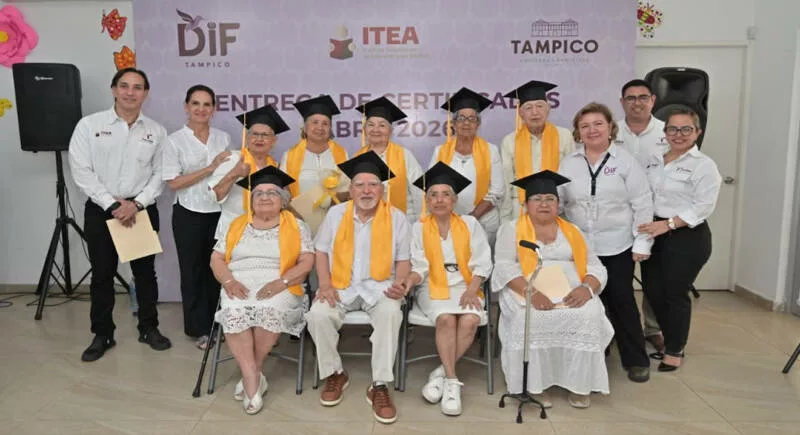 Con voluntad no hay límites: Se graduan 11 adultos mayores de la Estancia "Frente Democrático" del DIF Tampico