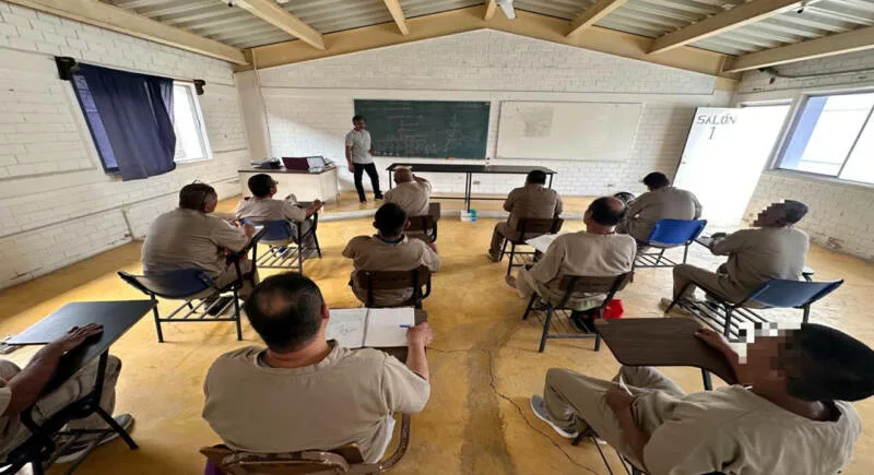 Concluyen cursos de capacitación laboral y psicología en el CEDES Altamira