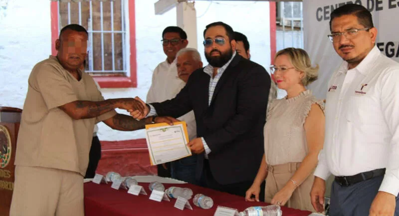 Transforma educación vidas en CEDES Victoria: entregan 52 certificados a PPLs