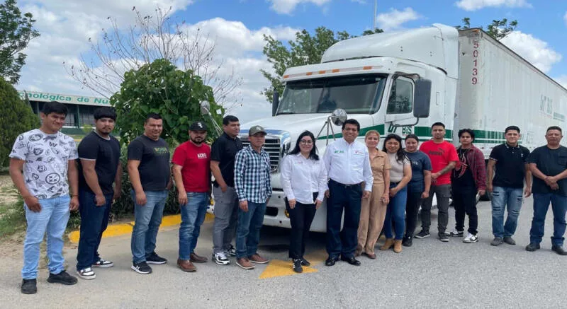 Capacitan UTNL e ITACE a nuevos operadores mediante curso de tractocamiones