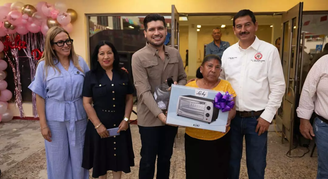 Celebra Beto Granados con las madres de la zona rural de Matamoros
