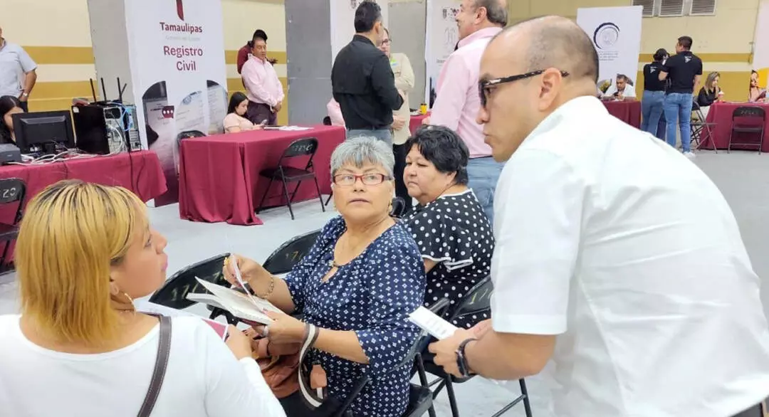 Acerca IDPET a asesoría jurídica gratuita a familias de Matamoros mediante “Martes en tu Colonia”